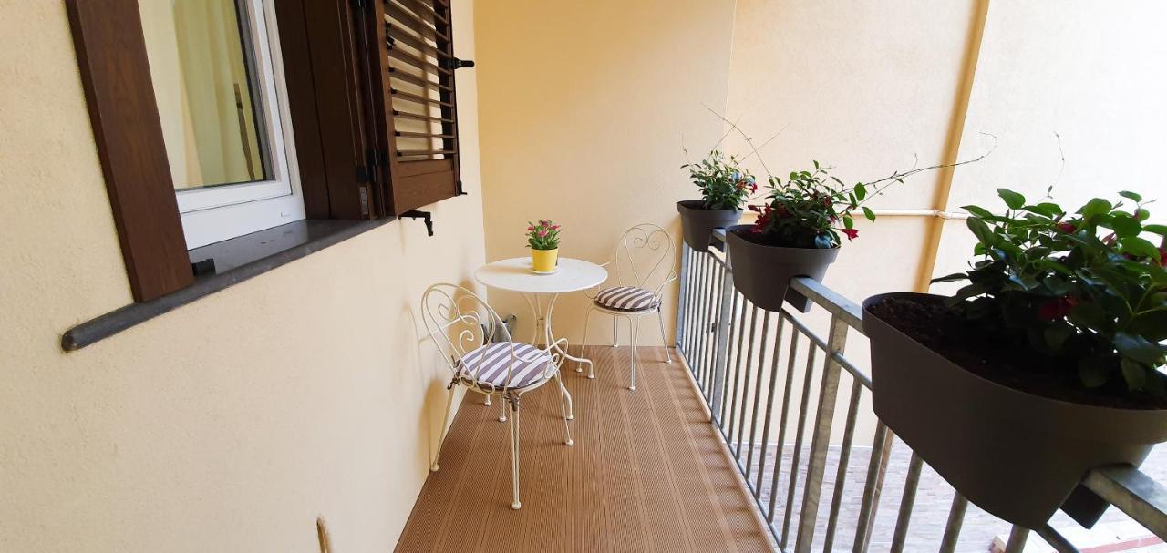 Casa De Amicis 18 Bed & Breakfast Монтескалиозо Екстериор снимка