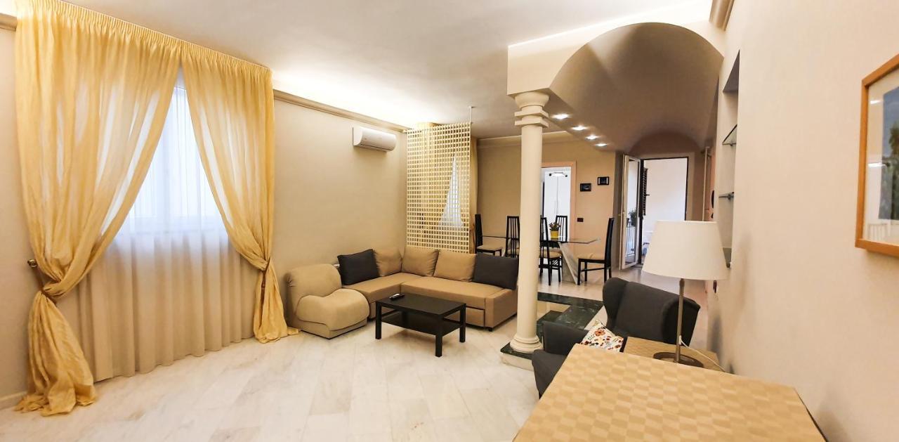 Casa De Amicis 18 Bed & Breakfast Монтескалиозо Екстериор снимка
